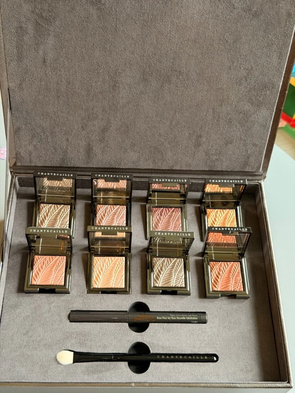 NIB Chantecaille Luminescent Eye Shade Collection 8 Shades Eye Base Brush RARE